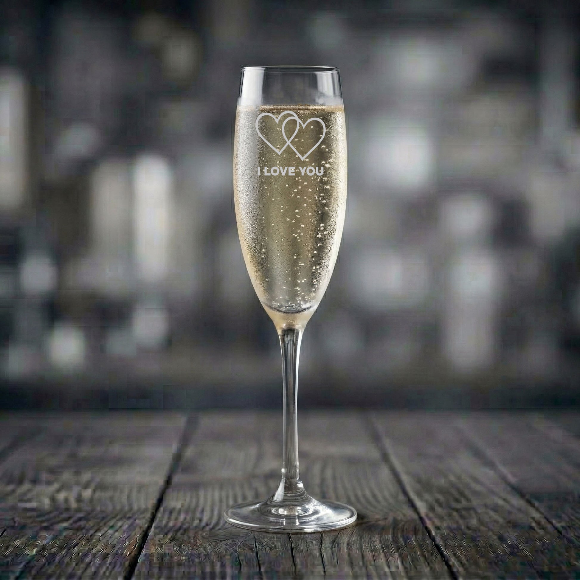 Champagneglas med 2st hjärtan och texten I love you