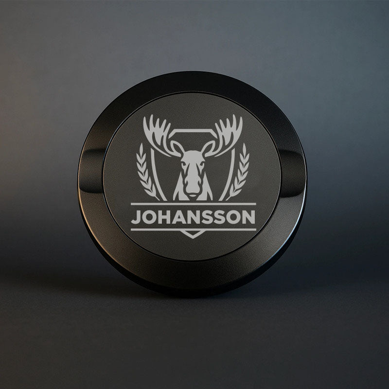 Snusdosa med Älg moltiv och etxten Johansson