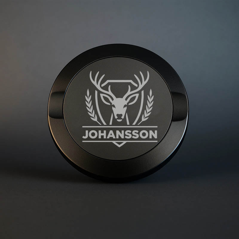 Snusdosa med rådjur motiv och texten  Johansson