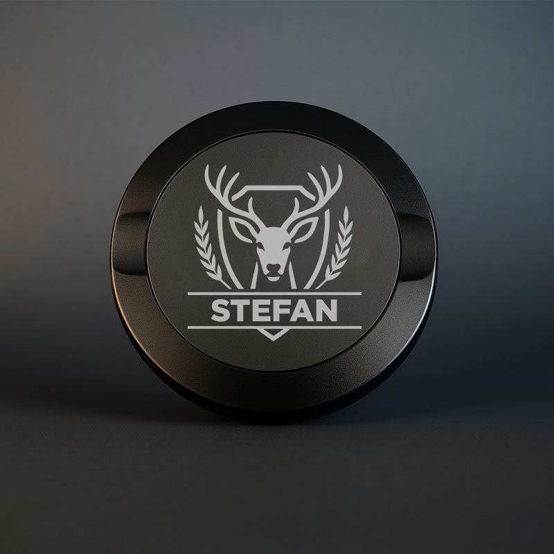 Snusdosa med rådjur motiv och texten  Stefan