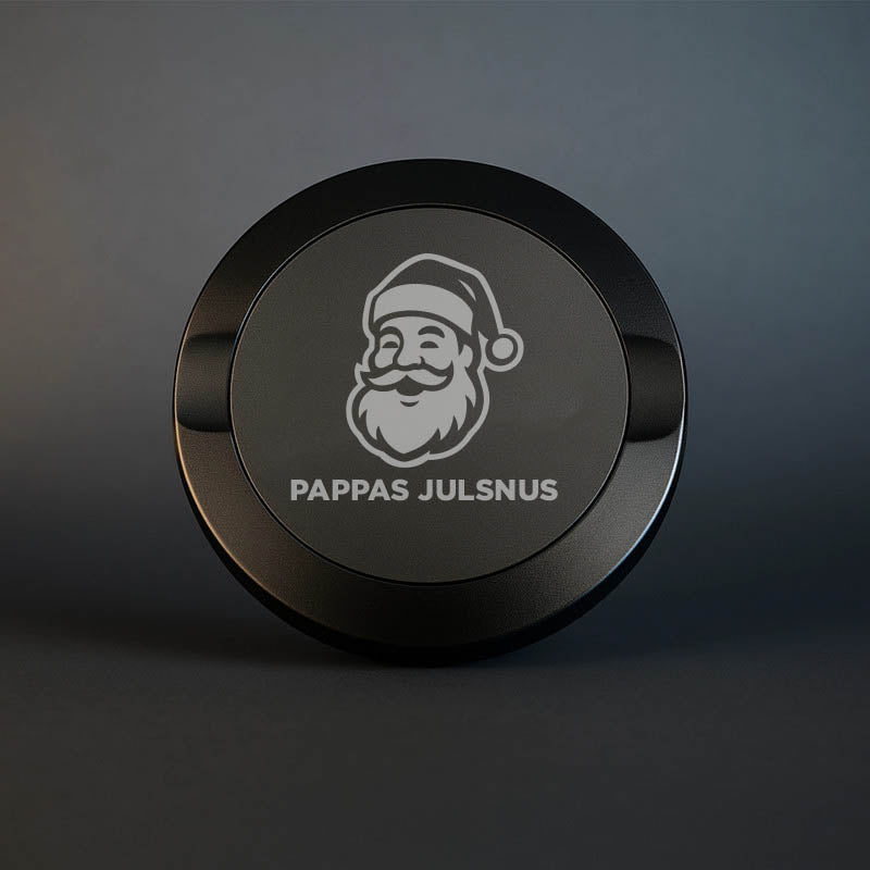 Snusdosa med tomte motiv och texten pappas julsnus