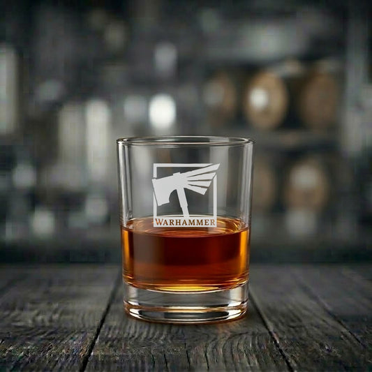 Whiskyglas med Warhammer motiv