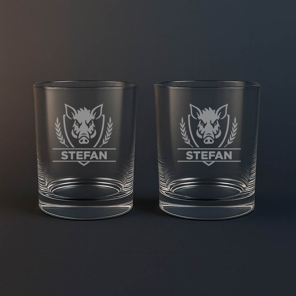 Whiskyglas med vildsvin motiv och texten Stefan